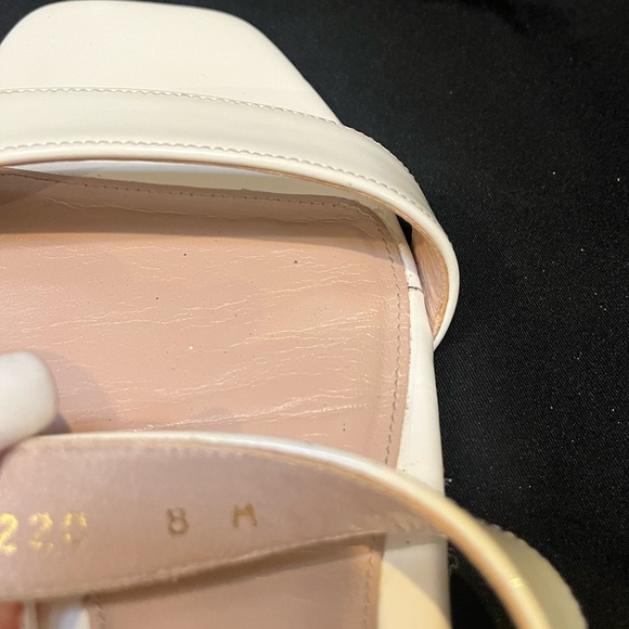 Stuart Weitzman Cream Sandal - Picture 7 of 7